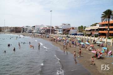El Ayuntamiento impulsa una nueva campaña de concienciación medioambiental en las playas del municipio (Foto TA)